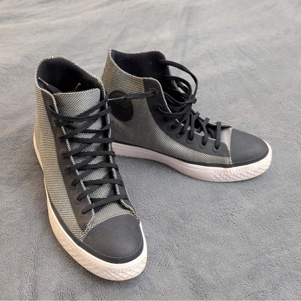 Black converse
Men’s size 10
Great condition some wear